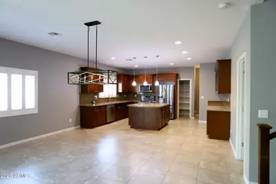 515 W Melody Drive, Phoenix, AZ 85041 - Photo 8