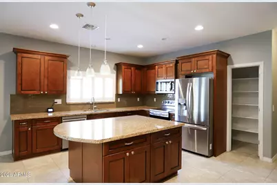 515 W Melody Drive, Phoenix, AZ 85041 - Photo 6