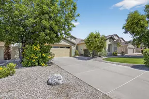138 E Mary Ln, Gilbert, AZ 85295 - Photo 2