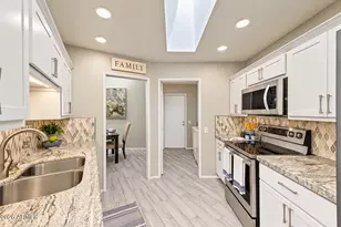 17473 N Del Webb Blvd, Sun City, AZ 85373 - Photo 10