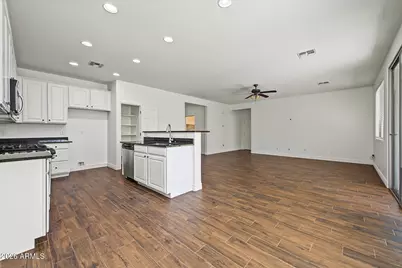 5439 W Quail Track Drive, Phoenix, AZ 85083 - Photo 8