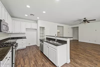 5439 W Quail Track Drive, Phoenix, AZ 85083 - Photo 10