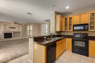13746 W Cypress St, Goodyear, AZ 85395 - Photo 8