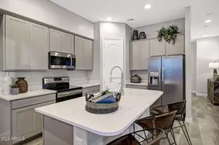 1825 N 43rd Ter, Phoenix, AZ 85008 - Photo 4