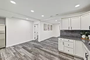 8221 N 31st Ave, Phoenix, AZ 85051 - Photo 12