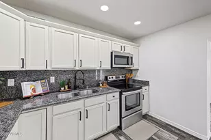 8221 N 31st Ave, Phoenix, AZ 85051 - Photo 10