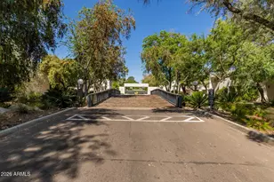 4656 N 40th St, Phoenix, AZ 85018 - Photo 2