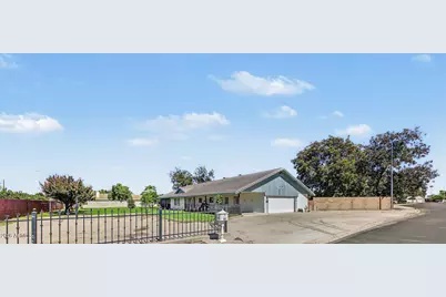 1251 N Gilbert Road, Mesa, AZ 85203 - Photo 2