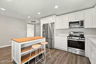 218 W Beautiful Ln, Phoenix, AZ 85041 - Photo 2