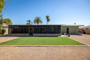 11035 W Oak Ridge Dr, Sun City, AZ 85351 - Photo 2