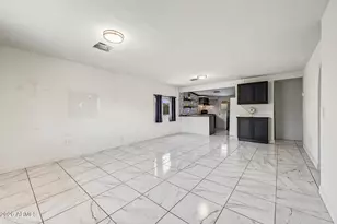 2418 E Mobile Ln, Phoenix, AZ 85040 - Photo 4