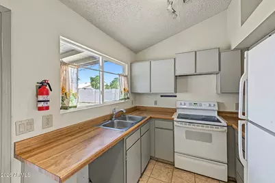 12332 N 86th Lane, Peoria, AZ 85381 - Photo 6