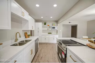 4750 N 39th Drive, Phoenix, AZ 85019 - Photo 8