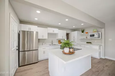 4750 N 39th Drive, Phoenix, AZ 85019 - Photo 10