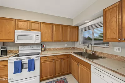 10521 W Kingswood Circle, Sun City, AZ 85351 - Photo 8