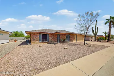 10521 W Kingswood Circle, Sun City, AZ 85351 - Photo 2