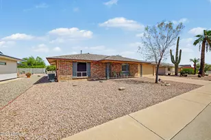 10521 W Kingswood Cir, Sun City, AZ 85351 - Photo 2