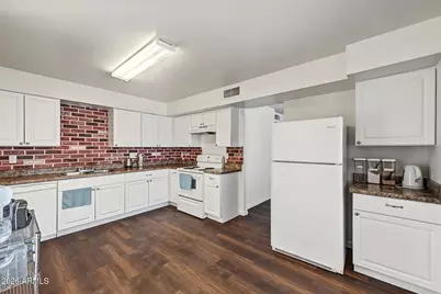 4211 E Vineyard Road, Phoenix, AZ 85042 - Photo 12