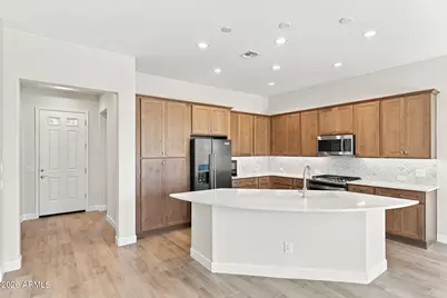 16837 W Almeria Road, Goodyear, AZ 85395 - Photo 4