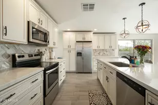 11221 N 31st Pl, Phoenix, AZ 85028 - Photo 6