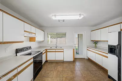 8564 W Mission Lane, Peoria, AZ 85345 - Photo 12