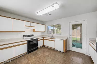 8564 W Mission Lane, Peoria, AZ 85345 - Photo 10