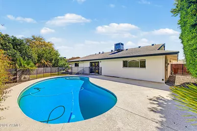 8714 E Clarendon Avenue, Scottsdale, AZ 85251 - Photo 30