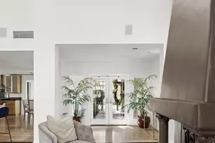 102 W Victoria Square, Phoenix, AZ 85013 - Photo 2