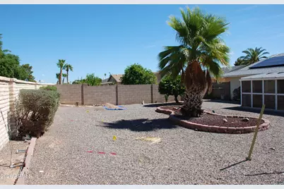 10826 W Meade Drive, Sun City, AZ 85351 - Photo 14