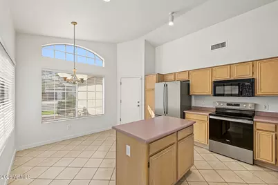 7454 W Louise Drive, Glendale, AZ 85310 - Photo 8