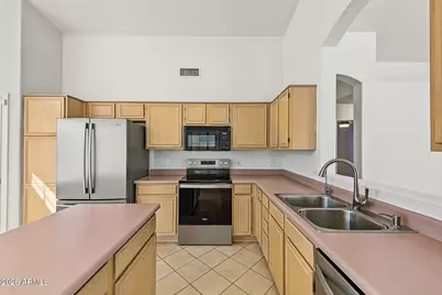 7454 W Louise Drive, Glendale, AZ 85310 - Photo 10
