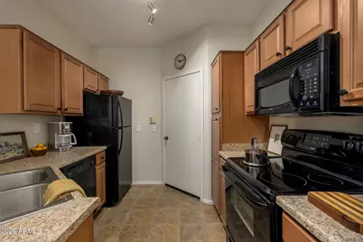 1411 E Orangewood Avenue #105, Phoenix, AZ 85020 - Photo 10