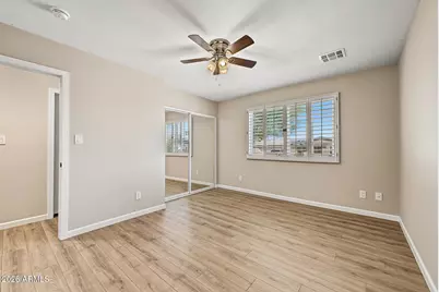2301 E Laurel Lane, Phoenix, AZ 85028 - Photo 14