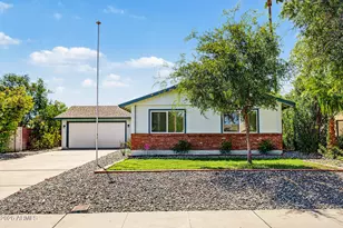 2301 E Laurel Ln, Phoenix, AZ 85028 - Photo 2