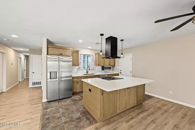 2301 E Laurel Lane, Phoenix, AZ 85028 - Photo 10