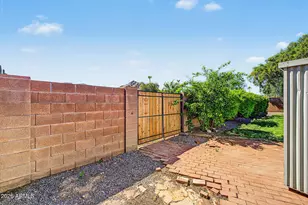 2301 E Laurel Ln, Phoenix, AZ 85028 - Photo 34