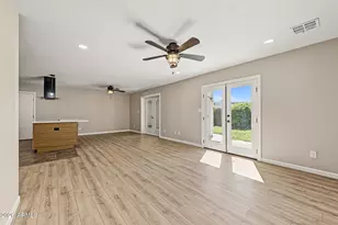 2301 E Laurel Ln, Phoenix, AZ 85028 - Photo 8