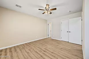 2301 E Laurel Ln, Phoenix, AZ 85028 - Photo 16