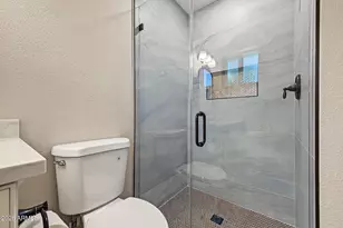 2301 E Laurel Ln, Phoenix, AZ 85028 - Photo 18