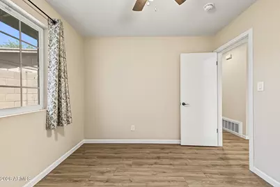 2301 E Laurel Lane, Phoenix, AZ 85028 - Photo 20