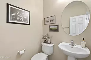 3653 E Zachary Dr, Phoenix, AZ 85050 - Photo 10