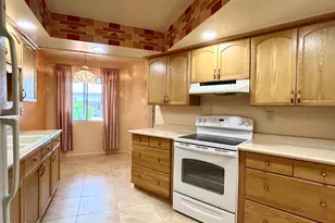 10878 W Coggins Dr, Sun City, AZ 85351 - Photo 8