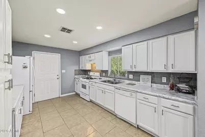 6702 N 60th Avenue, Glendale, AZ 85301 - Photo 6