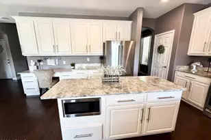 2878 S Cottonwood Dr, Gilbert, AZ 85295 - Photo 8