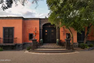 8100 N 68th St, Paradise Valley, AZ 85253 - Photo 1