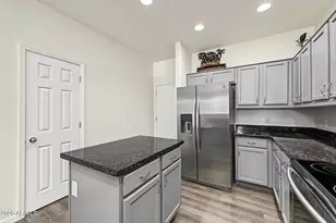 42424 N Gavilan Peak Pkwy, Anthem, AZ 85086 - Photo 18