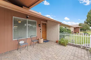 10918 W Caron Dr, Sun City, AZ 85351 - Photo 2