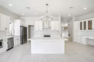 1401 W Sandpiper Dr, Gilbert, AZ 85233 - Photo 2