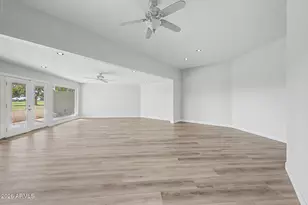 10189 W Pineaire Dr, Sun City, AZ 85351 - Photo 2