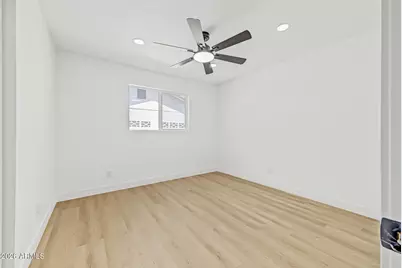 5640 W Highland Avenue, Phoenix, AZ 85031 - Photo 12